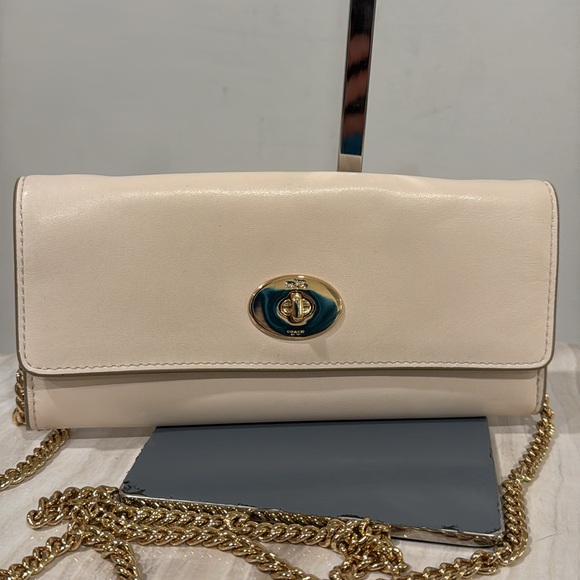Coach Bag Cream Leather Wallet Gold Chain Crossbody - Picture 4 of 17